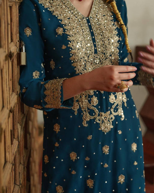 Artistry in Blue A Portrait of Elegance