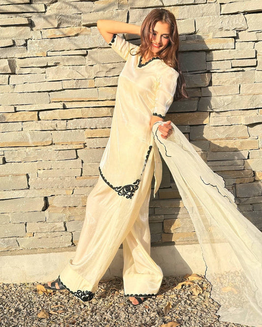 Classic Black and White Shawl Style